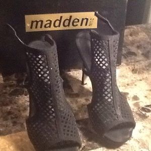 Steve Madden black high heeled sandals